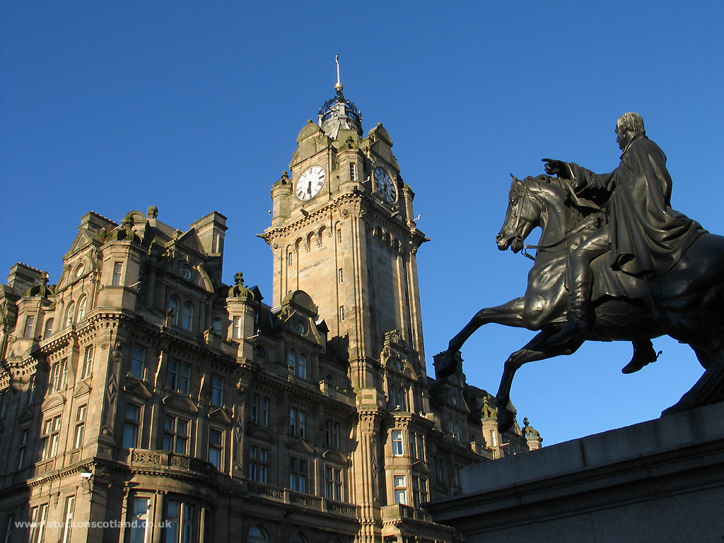 Edinburgh the capital of england. Шотландия столица Эдинбург. Эдинбург Шотландия достопримечательности. Памятники Эдинбурга. Памятник Нельсону (Эдинбург).